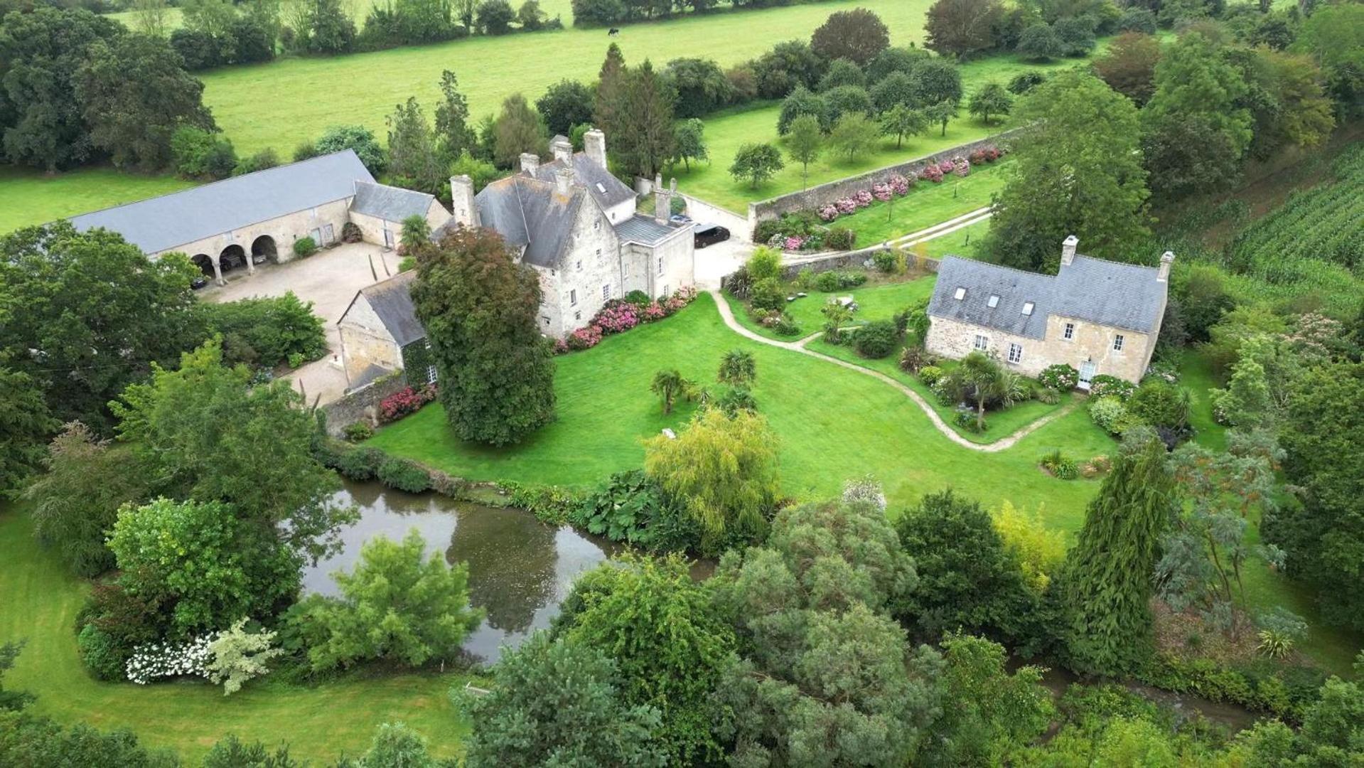 Manoir De Savigny Bed & Breakfast Valognes Exterior photo