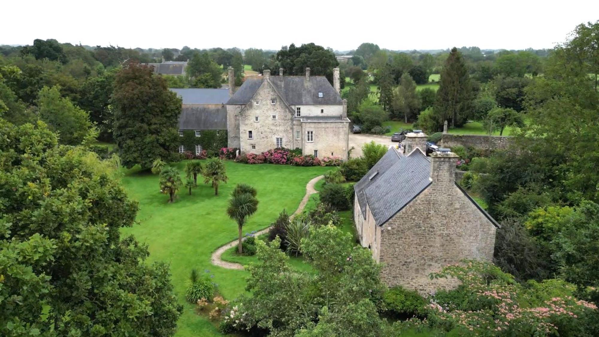 Manoir De Savigny Bed & Breakfast Valognes Exterior photo